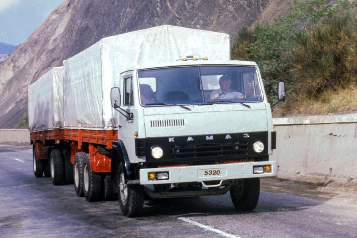 Грузовик КАМАЗ-5320